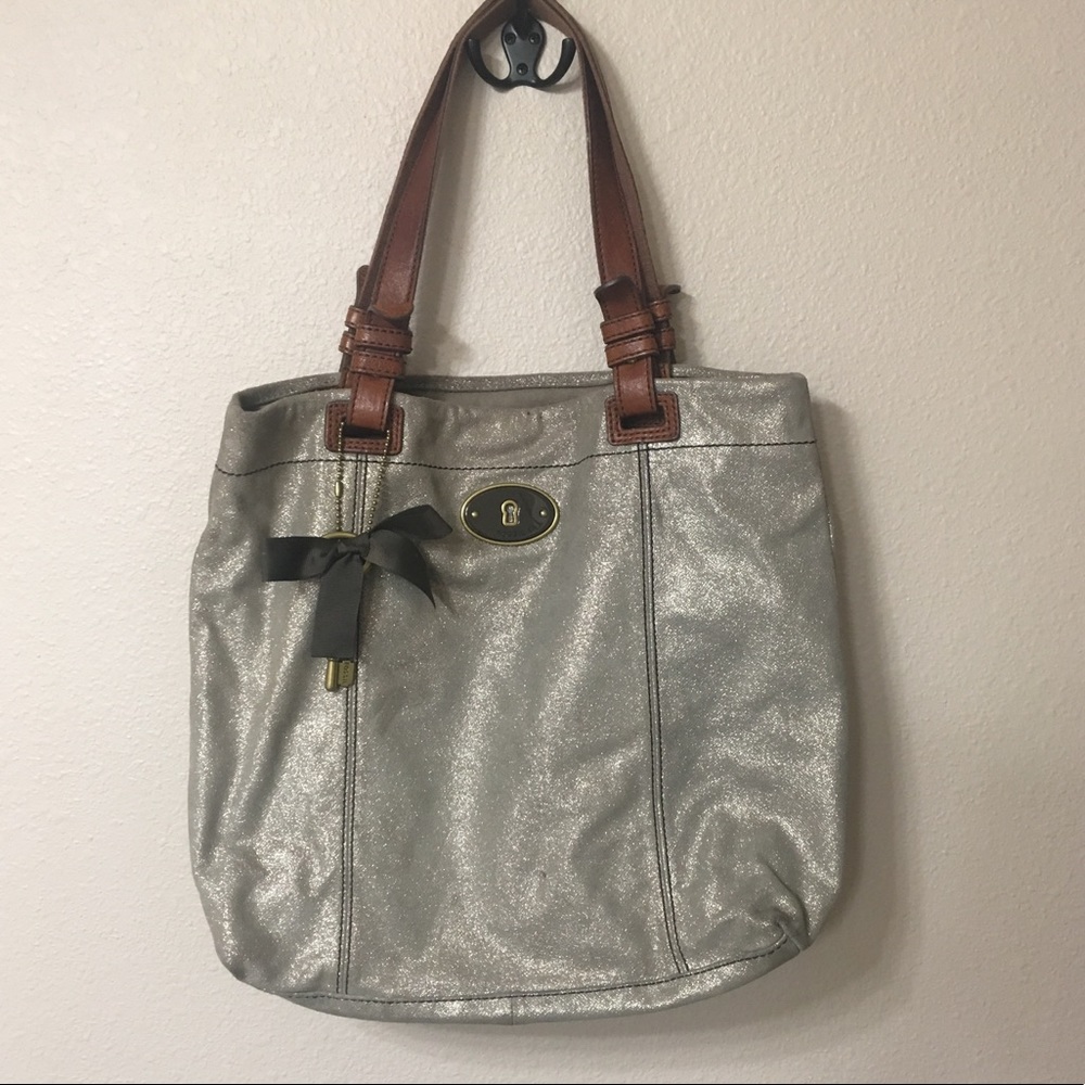 Fossil tote